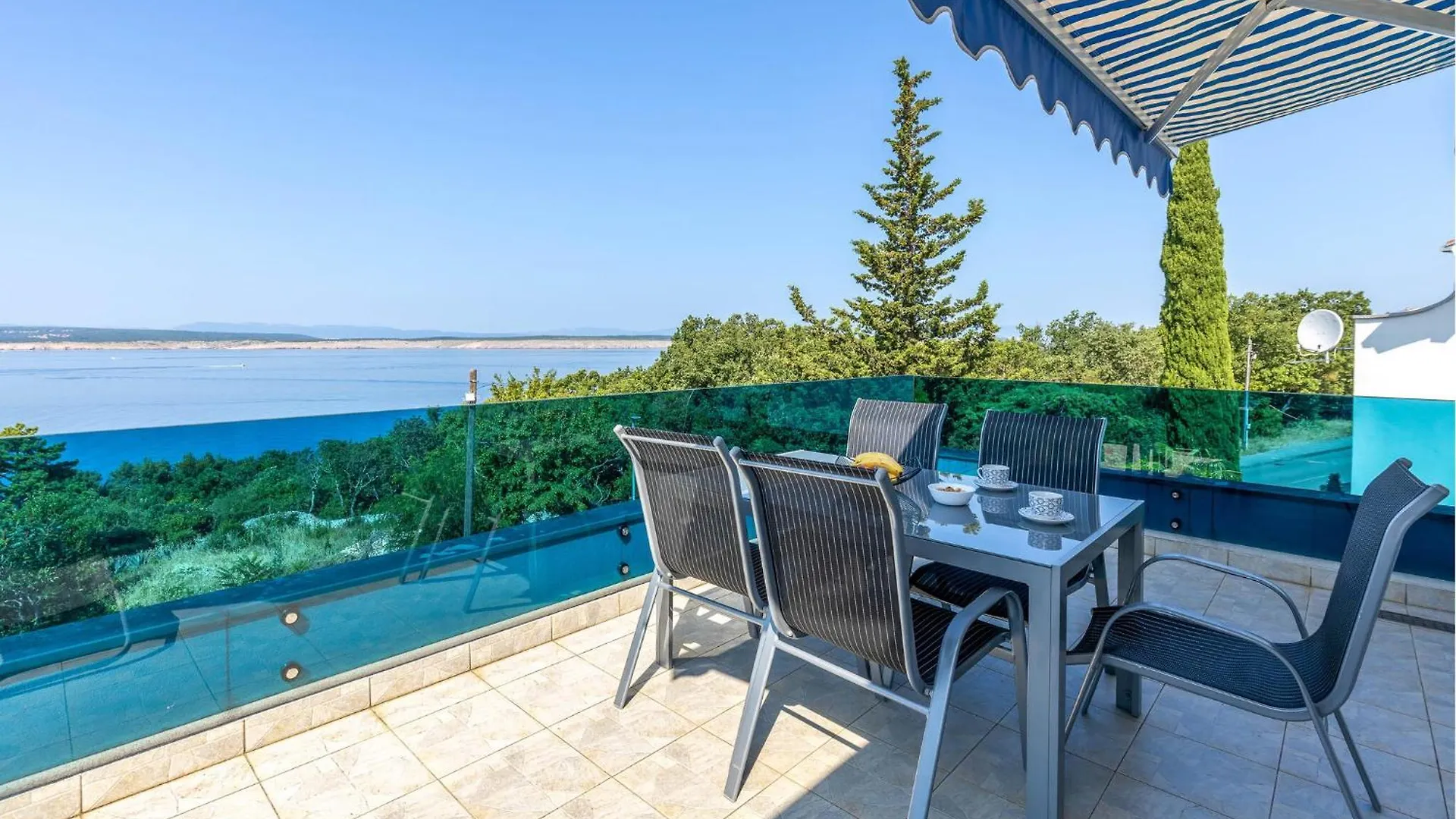 Stunning Apartment In Dramalj With House Sea View